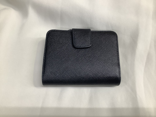 2つ折り財布のPRADA