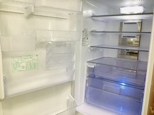 4ドア冷蔵庫のSHARP