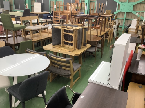 リビングでもダイニングでもつかえる