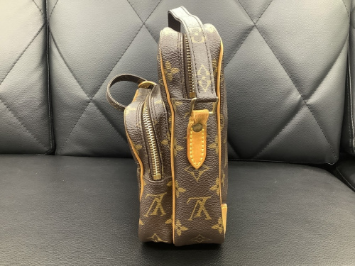 ショルダーバッグのLOUIS VUITTON