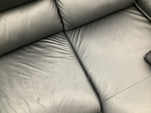 カウチソファーのブラック