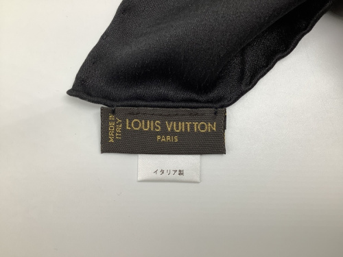 シルクスカーフのLOUIS VUITTON