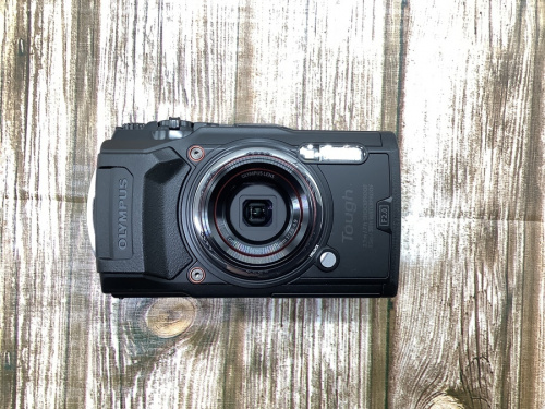 デジタルカメラのコンパクトデジタルカメラ