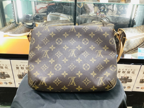 ショルダーバッグのLOUIS VUITTON