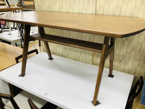 テーブルのダイニングテーブル