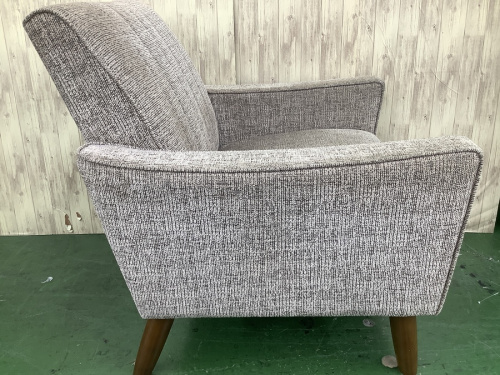 1人掛けソファーのKarimoku×UNICO