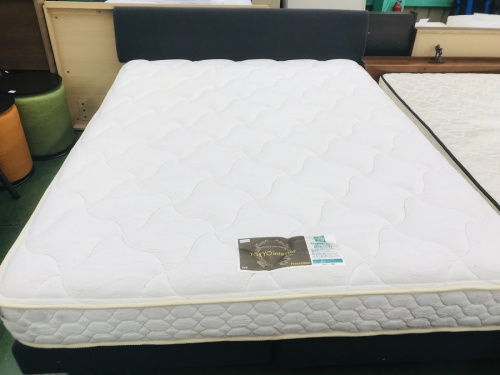 中古家具のベッド