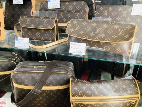 ショルダーバッグのLOUIS VUITTON