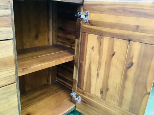 サイドボードのハドソン