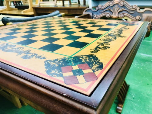 生活家具のテーブル