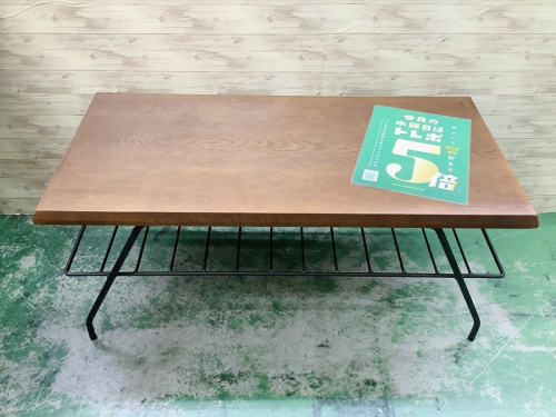 生活家具のテーブル