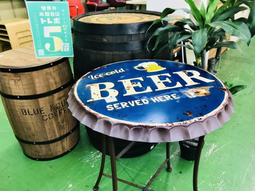 生活家具のテーブル