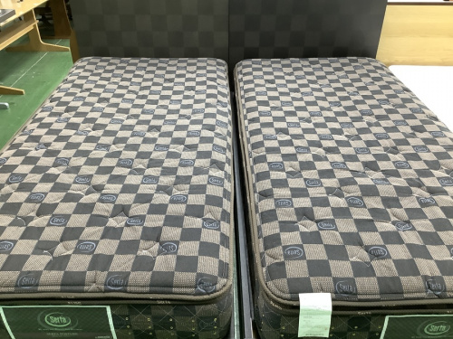 ベッドのシングルベッド