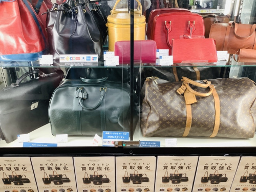 ターンロッククラッチのCOACH × Champion
