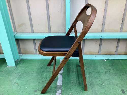 イスのカルバーチェア