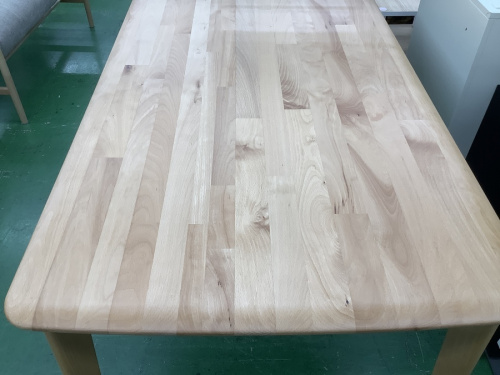 ダイニングテーブルのニトリ