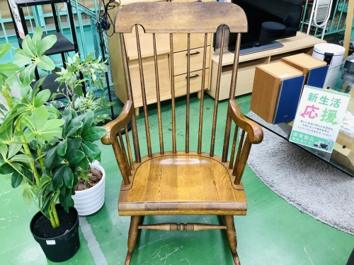 イスのロッキングチェアー