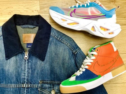 デニムジャケットのスニーカー