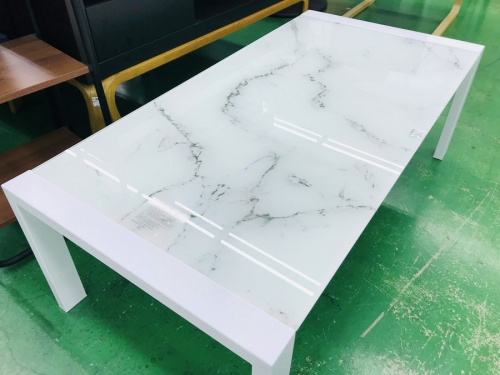 生活家具のテーブル