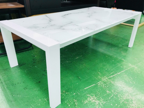 テーブルのニトリ