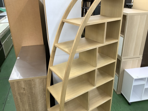 万能収納のムーンシェルフ