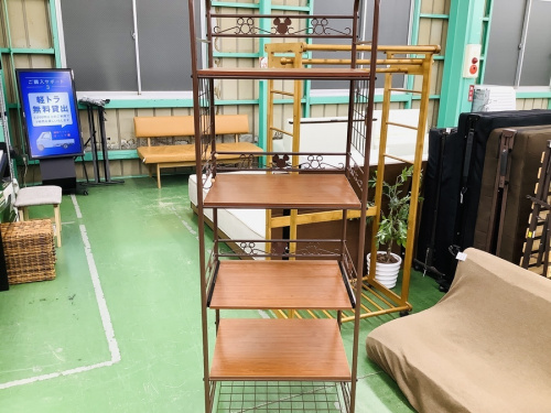 万能収納のオープンシェルフ