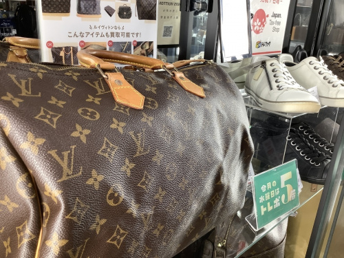 ショルダーバッグのLOUIS VUITTON