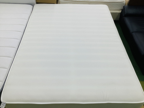 ベッドのダブルベッド