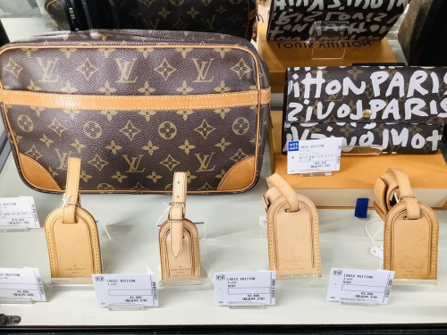 ローカットスニーカーのLOUIS VUITTON