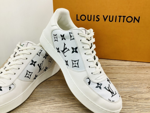 靴のスニーカー