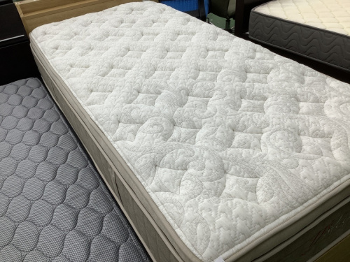 ベッドのシングルベッド