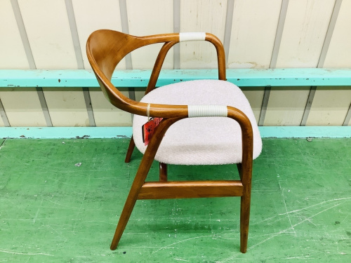 イスのアイガーアームチェア