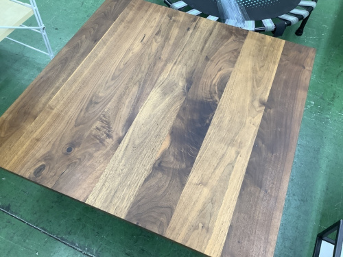 生活家具のテーブル