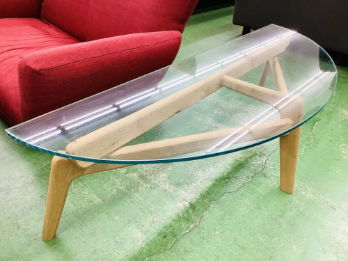 生活家具のテーブル