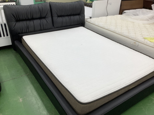 家具のベッド