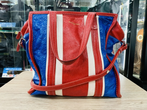 バッグのキャンバストートバッグ