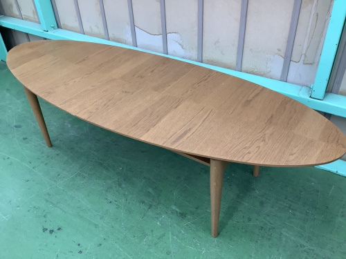 生活家具のテーブル