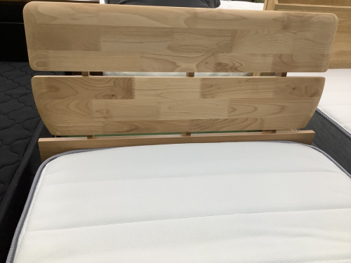 ベッドのシングルベッド