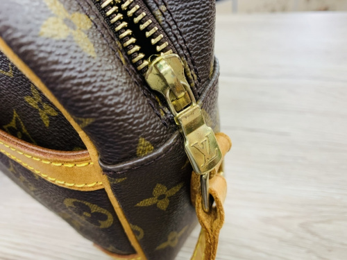 ショルダーバッグのLOUIS VUITTON
