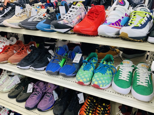 スニーカーのNEW BALANCE