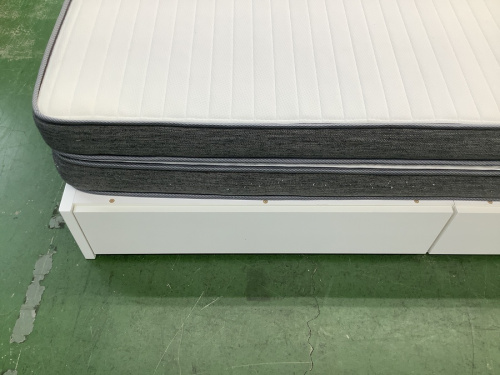 ベッドのセミダブルベッド