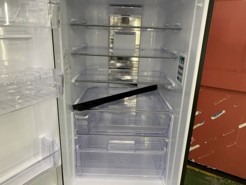 4ドア冷蔵庫のSHARP