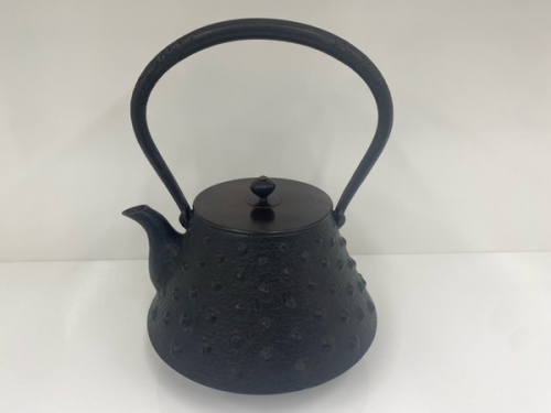 和食器の鉄瓶