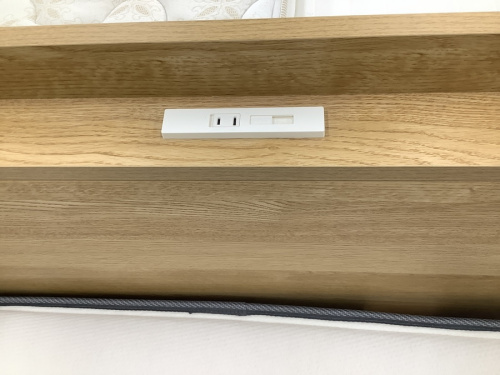 ベッドのセミダブルベッド