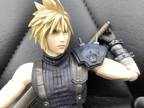 プレイアーツのファイナルファンタジーVII リメイク PLAY ARTS改
