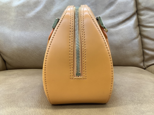 バッグのボストンバッグ