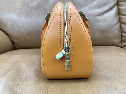 ボストンバッグのLOUIS VUITTON