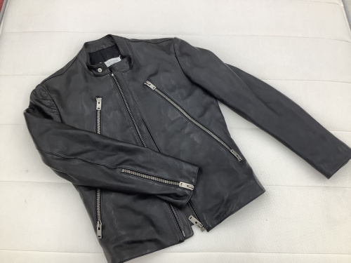 トップスのジャケット