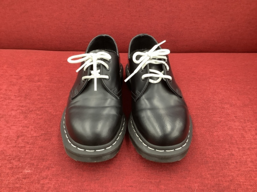 シューズのWHITE STITCH 3 ホール シューズ