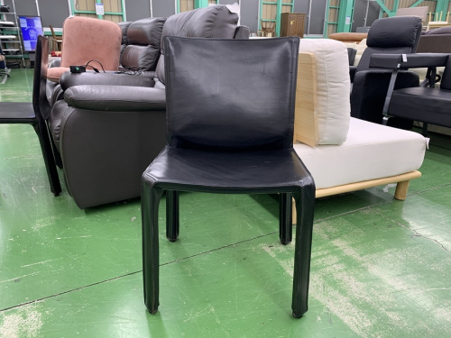 イスのアームレスチェアー